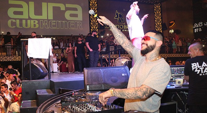 Rus şarkıcı Timati, Kemer'de konser verdi