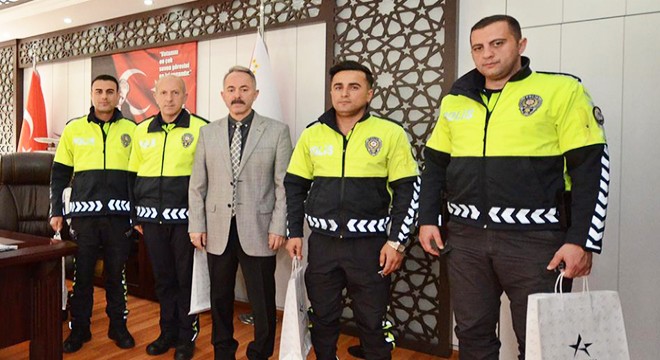 Rüşvet teklifini reddeden polislere ödül