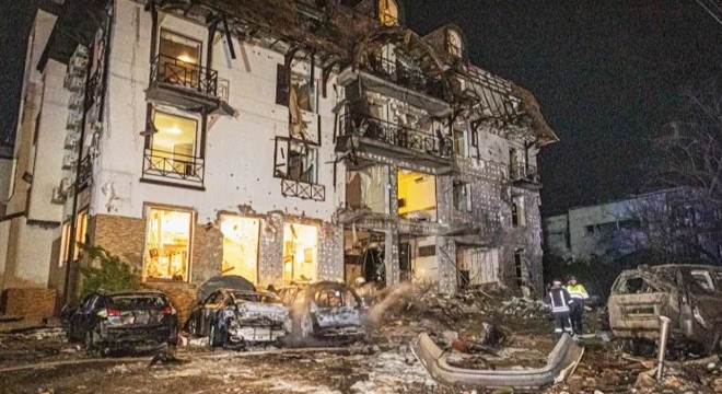 Rusya, Harkiv’deki bir oteli vurdu: 13 yaralı