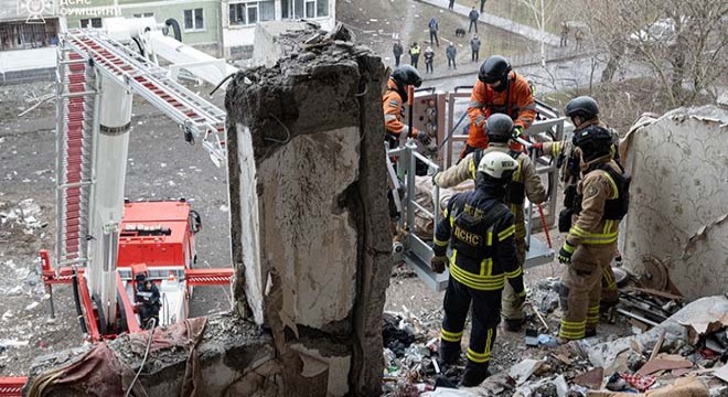 Rusya, Ukrayna'da apartmanı vurdu: 4 kişi hayatını kaybetti