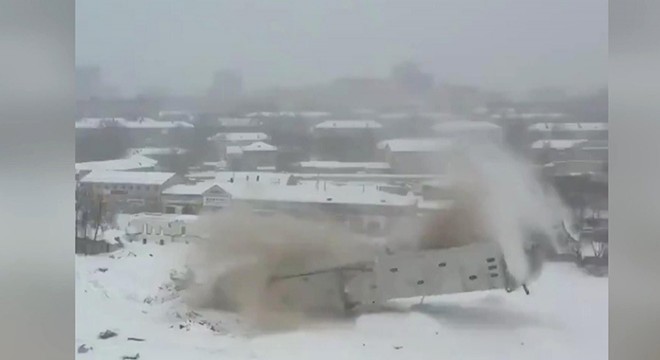 Rusya’da 40 metrelik tahıl asansörü 5 saniyede yıkıldı