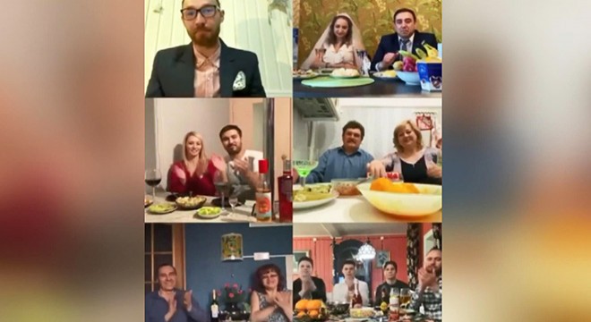 Rusya'da genç çift internet üzerinden düğün yaptı
