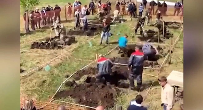 Rusya’da 'hızlı mezar kazma' yarışmasına tepki yağdı