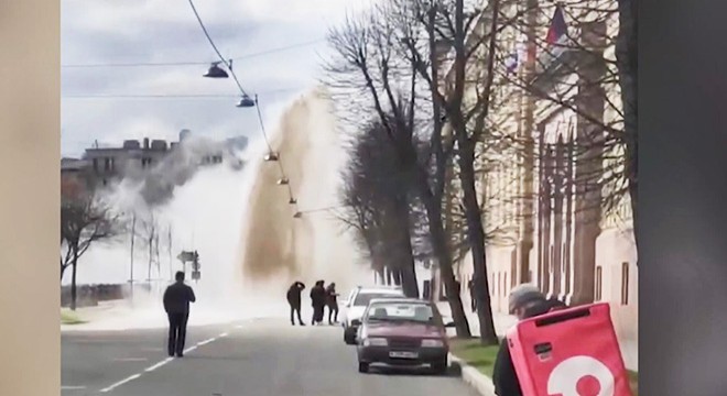 Rusya'da sıcak su borusu patladı