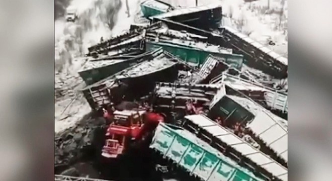 Rusya'da tren kazası: 25 vagon raydan çıktı