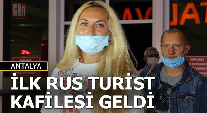 Rusya'dan Antalya'ya ilk uçakla 519 yolcu geldi