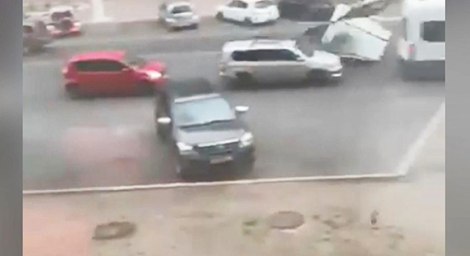 Rusya şiddetli fırtınaya teslim oldu