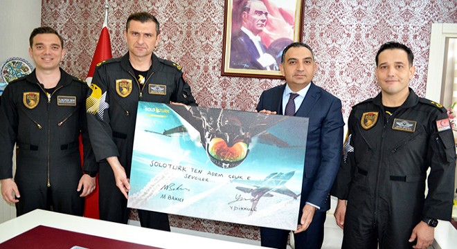 SOLOTÜRK ekibinden Kaymakam Çelik'e ziyaret