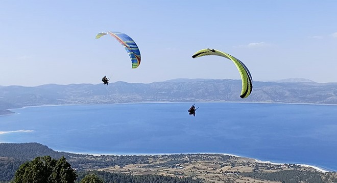 Salda Gölü kıyısına iniş yapan paraşütçülere para cezası