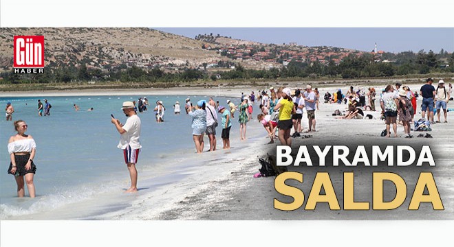 Salda Gölü'nde yoğun ziyaretçi trafiği