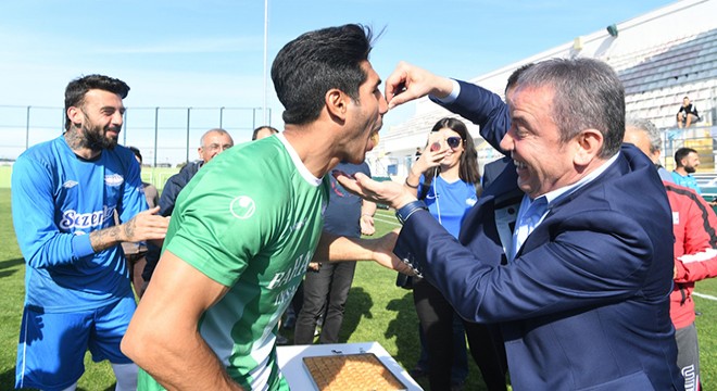 Şampiyon Konyaaltı kupasını aldı