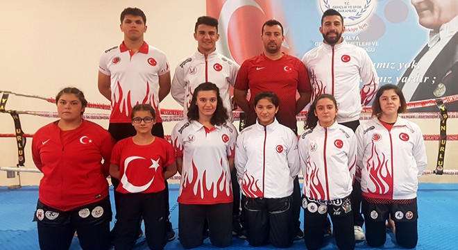 Şampiyonların 'gurur' pozu