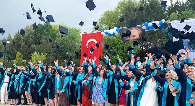 Sandıklı MYO'da mezuniyet heyecanı