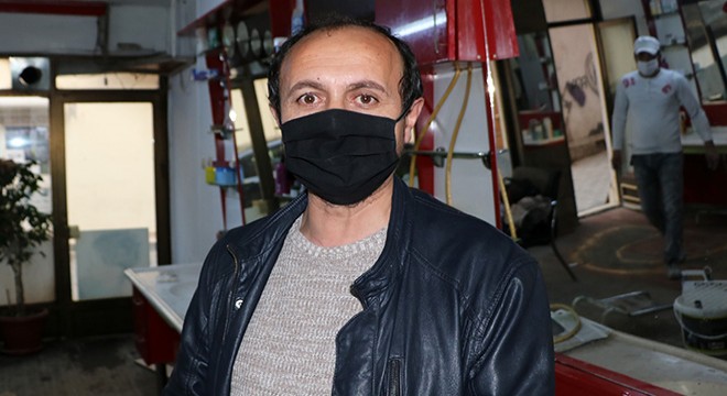 Sandıklı'da berberler açılışa hazırlanıyor