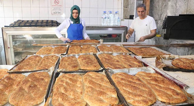 Ramazanın vazgeçilmezi haşhaşlı tahinli pide