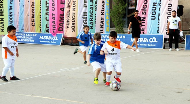 Sandıklı'da sokak futbolu turnuvası