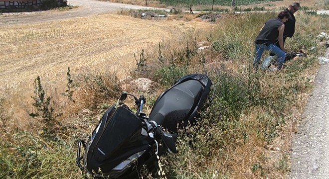 Şarampole devrilen motosiklet sürücüsü yaralandı
