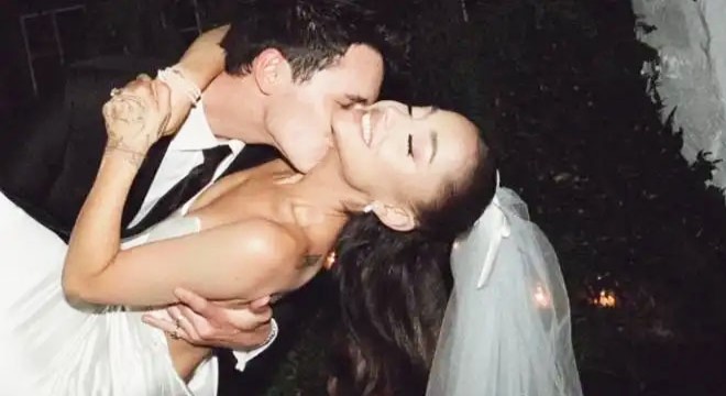 Şarkıcı Ariana Grande ile Dalton Gomez ayrılıyor