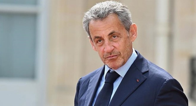 Sarkozy'e ev hapsi kararı