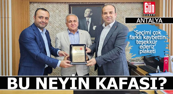 Seçimi kaybeden AKP'li adayı partisi plaketle ödüllendirdi