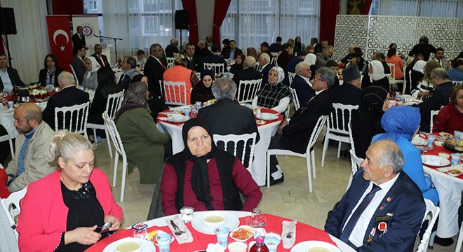 Şehit aileleri ve gaziler iftarda buluştu