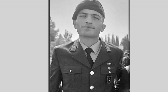 Şehit astsubayın babaevine ateş düştü