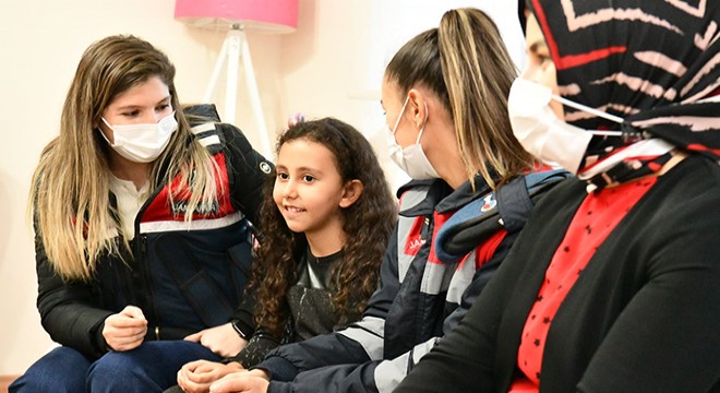Şehit kızına sürpriz doğum günü