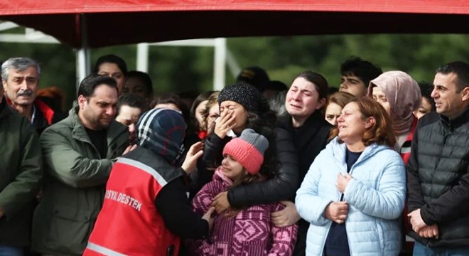 Şehit pilota küçük kızından gözyaşlarıyla veda