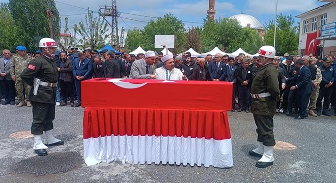Şehit uzman çavuş son yolculuğuna uğurlandı