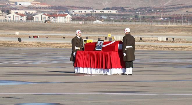 Şehit uzman çavuşun cenazesi, törenle memleketine uğurlandı