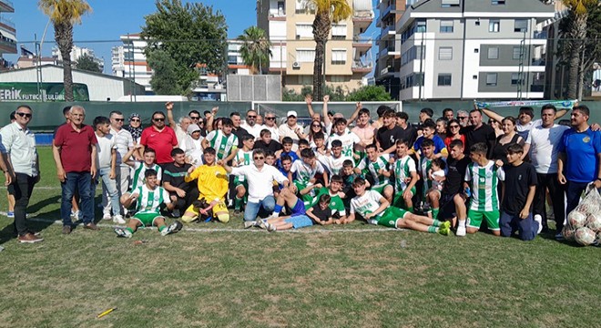 Serik Belediyespor U17 takımı Antalya şampiyonu