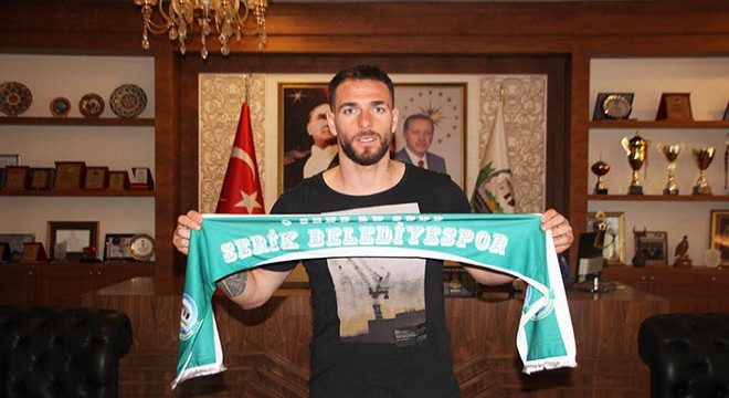Serik Belediyespor'dan stoper takviyesi