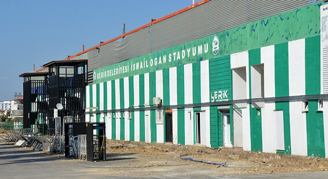 Serik Stadyumu'nda tadilat çalışması durdu