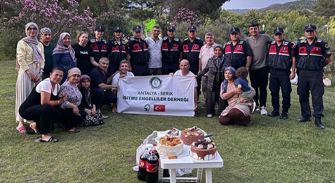 Serik jandarmaya yıl dönümü sürprizi