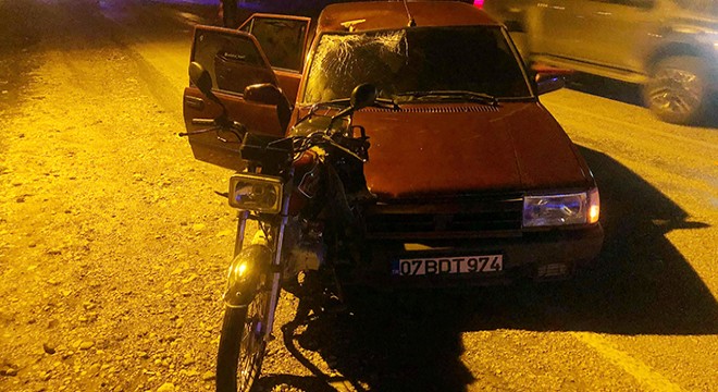 Serik'te otomobille çarpışan motosikletli öldü