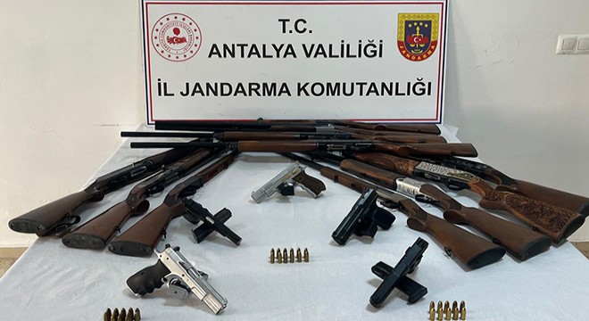 Serik'te ruhsatsız silah operasyonu
