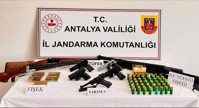 Serik'te ruhsatsız silah operasyonu