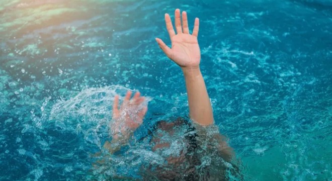 Serinlemek için girdiği Hazar Gölü'nde boğuldu