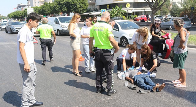 Servis aracı karşıya geçmeye çalışan yayaya çarptı