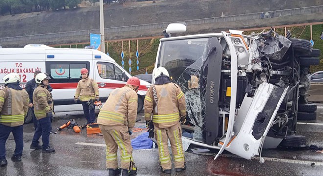 Servis minibüsü devrildi: 1 ölü, 7 yaralı
