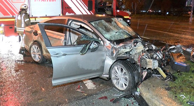 Servis minibüsü, otomobille çarpıştı; 7 yaralı