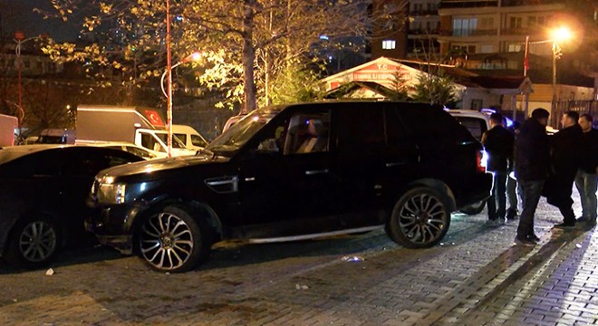 Seyir halindeki cip çapraz ateşe tutuldu
