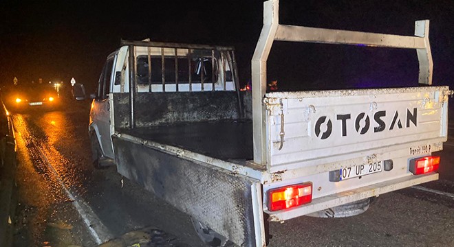 Seyir halindeki kamyonetin kasasında yangın çıktı