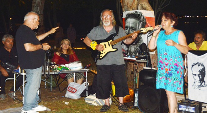 Şiir severler Antalya'da plajda buluştu