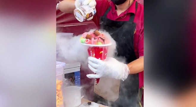 Sıvı nitrojenli atıştırmalık yiyen 25 çocuk tedavi altında