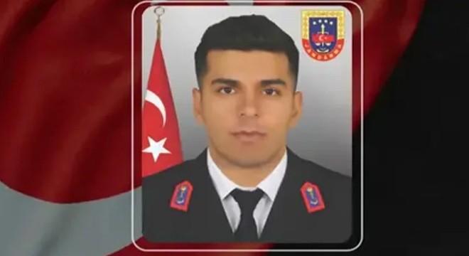 Sivil araç askeri araca çarptı: 1 şehit 4 yaralı