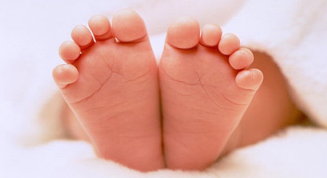 Sokağa terk edilen bebek korumaya alındı