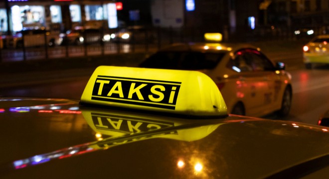 Sokak ortasında dehşet: Taksiye kurşun yağdırdı