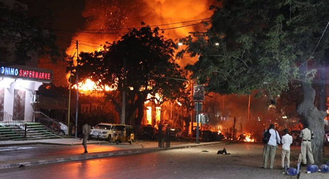 Somali'de bombalı araç patladı; 10 ölü