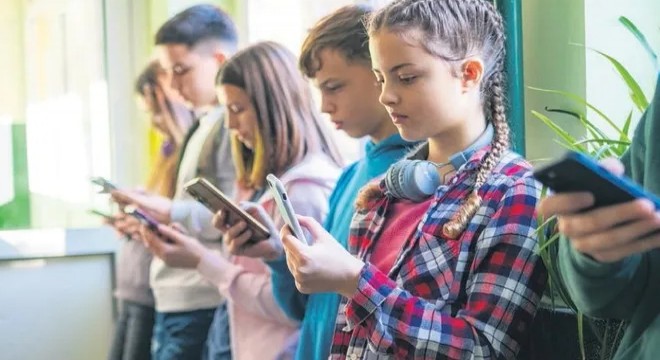 Sosyal medya yasağı dünyaya yayılıyor